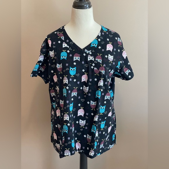 Bundle of 3 scrub suit tops - Picture 2 of 12